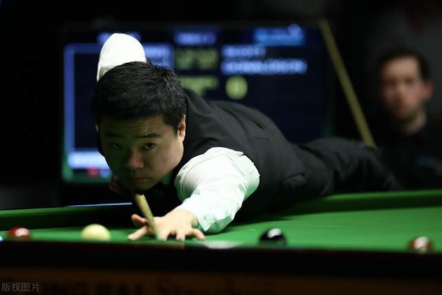 C罗在拼抢 C罗在拼抢