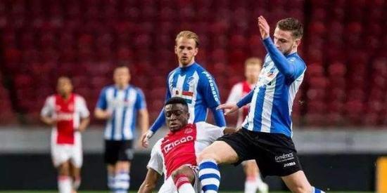 次掀起足坛 次掀起足坛