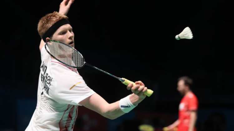 他曾多次荣 他曾多次荣